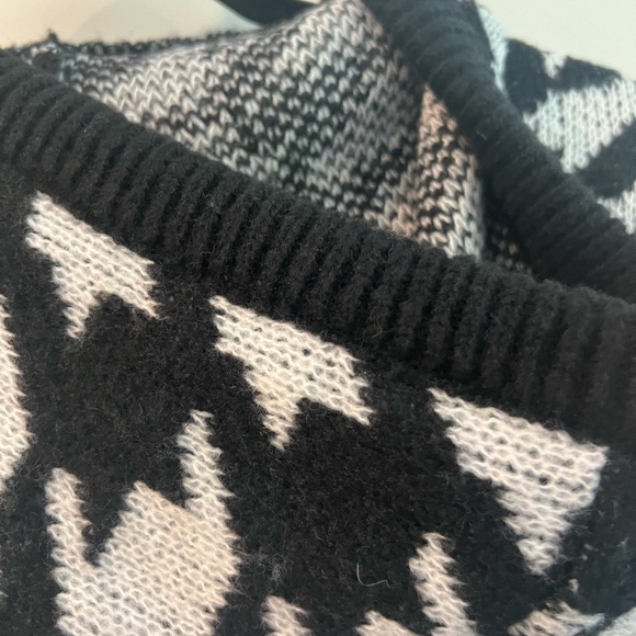 POL What it’s all About Houndstooth Sweater Hoodie NWT SZ Small Soft Fuzzy Boxy - Picture 10 of 16